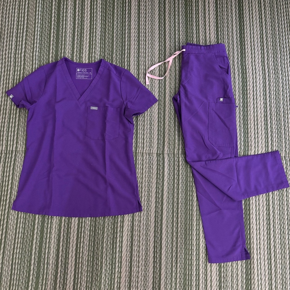 Figs Purple scrub set